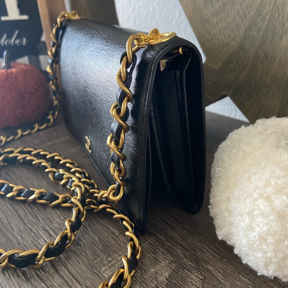 Vintage Chanel Pearl Crush Wallet Chain Black Leather on Gold Tone Chain - Picture 5 of 10